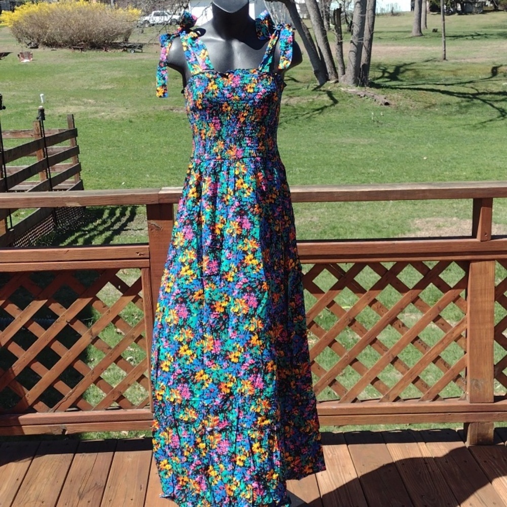 Tobrief Black Maxi Floral Print Smocked Dress Size Medium New with Tags